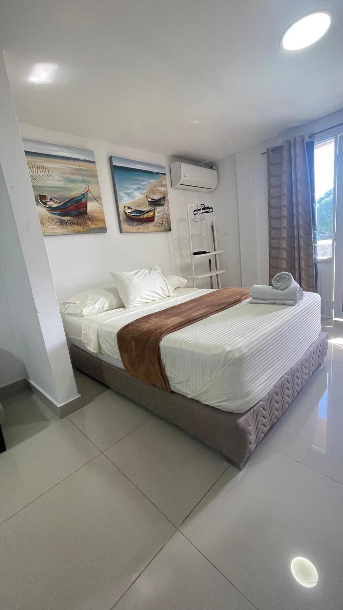 Sea Life Apartamentos En Via Principal Centro Y San Luis San Andres  Exterior photo